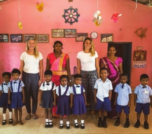 Ecoliers en uniforme au Sri Lanka
