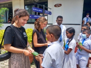 Distribution de matériels scolaires